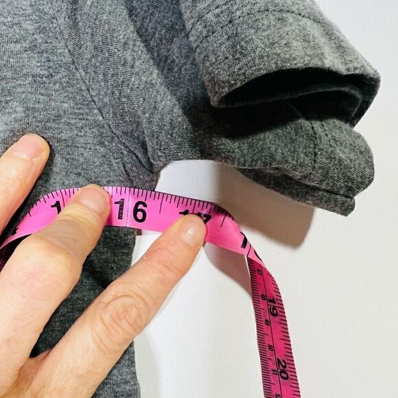 Sudara Namaste yoga gray crop tee shirt - Picture 4 of 4